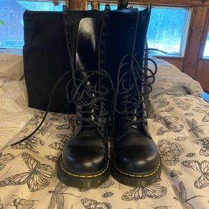 Tall 14 eye shiny leather docs
